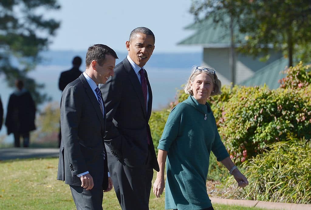 US President Barack Obama walks with Senior White House Advisor David Plouffe (L) and Anita Dunn to debate preparation at the Kingsmill Resort October 16, 2012 in Williamsburg, Virginia. Obama will be heading to to Hofstra University in Hempstead, New York later in the day for the second presidential debate. AFP PHOTO/Mandel NGAN        (Photo credit should read MANDEL NGAN/AFP via Getty Images)