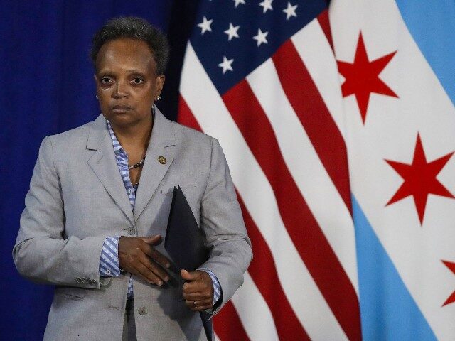 Lori-Lightfoot-US-and-Chicago-flags-in-background-getty-640x480