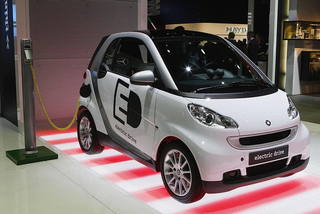 PARIS - OCTOBER 06:  A Smart electric car is presented at the Paris Motor Show on October 6, 2008 in Paris, France.  (Photo by Francois Durand/Getty Images)