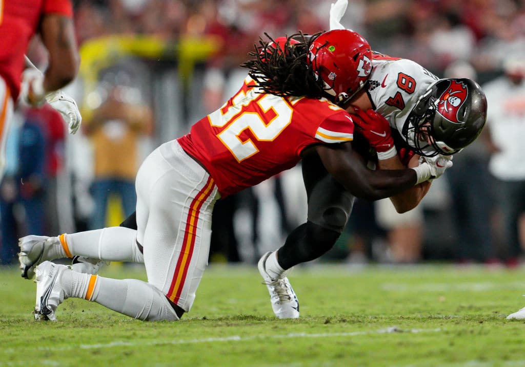 TAMPA, FL - OCTOBER 02: Kansas City Chiefs linebacker Nick Bolton (32) tackles Tampa Bay Buccaneers tight end Cameron Brate (84) during the NFL Football match between the Tampa Bay Bucs and Kansas City Chiefs on October 2nd, 2022 at Hard Raymond James Stadium, FL. (Photo by Andrew Bershaw/Icon Sportswire via Getty Images)