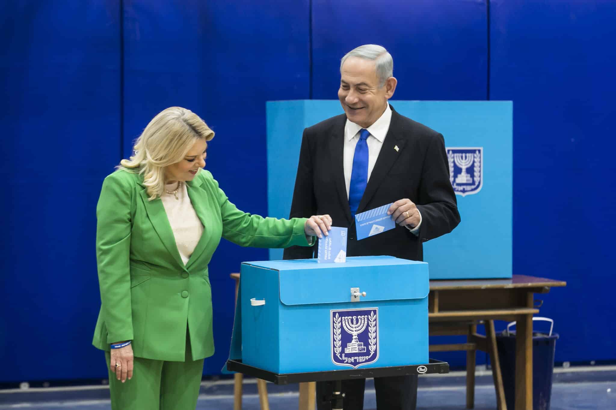 JERUSALEM, ISRAEL - NOVEMBER 01:  Former Israeli Prime Minister and Likud party leader Benjamin Netanyahu and his wife Sara Netanyahu cast their vote in the Israeli general election on November 1, 2022 in UNSPECIFIED, Israel. Israelis return to the polls on November 1 for a fifth general election in four years to vote for a new Knesset, the 120-seat parliament.  (Photo by Amir Levy/Getty Images)