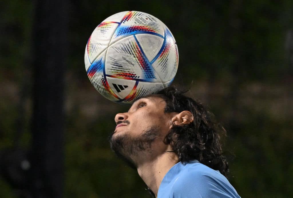 Uruguay's forward Edinson Cavani controls the ball with the head during a training session at the Al Erssal training centre in Doha on November 20, 2022, during the Qatar 2022 World Cup football tournament. (Photo by PABLO PORCIUNCULA / AFP) (Photo by PABLO PORCIUNCULA/AFP via Getty Images)