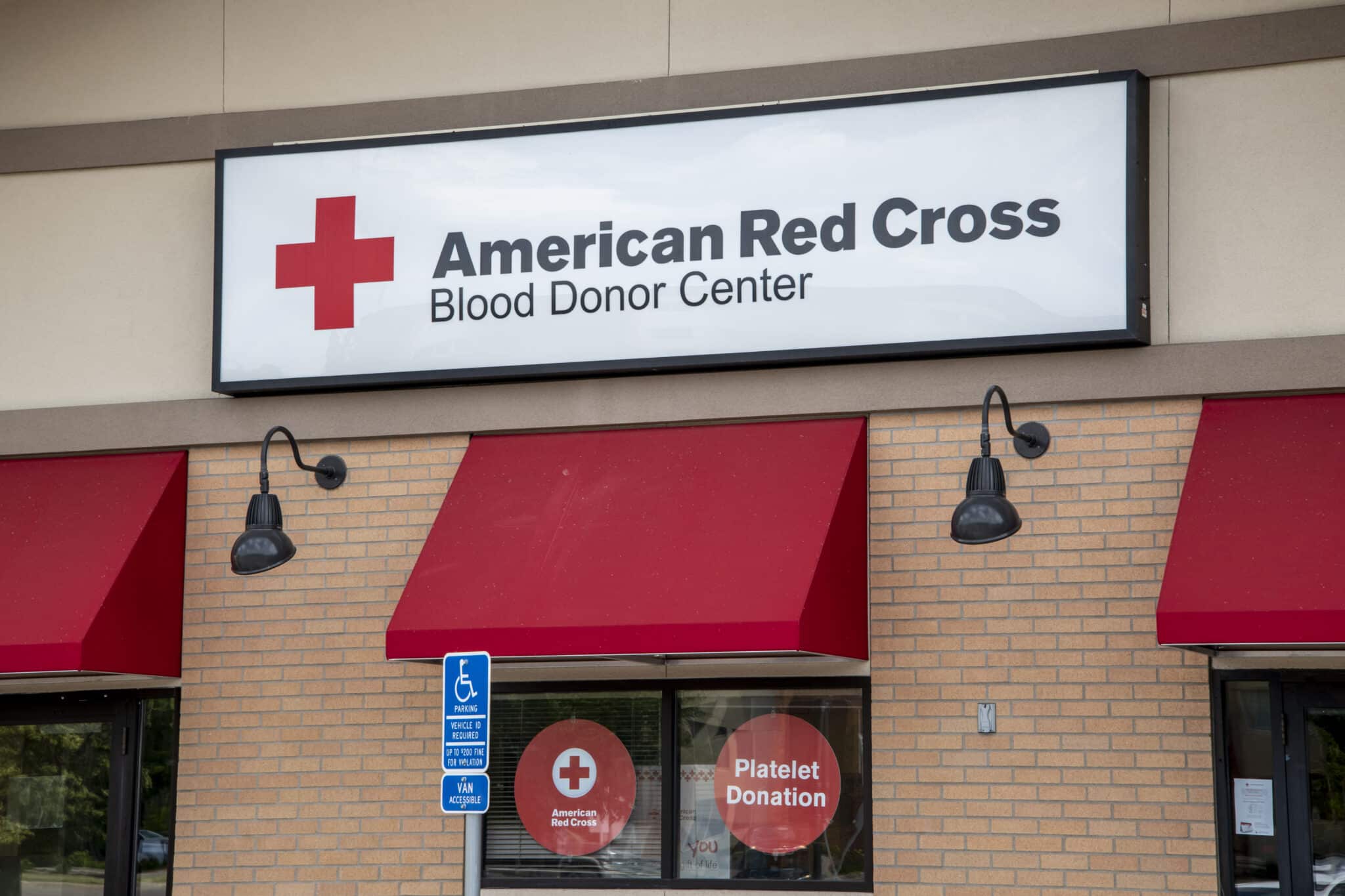 Shoreview, Minnesota. American Red Cross blood donor center. (Photo by: Michael Siluk/UCG/Universal Images Group via Getty Images)