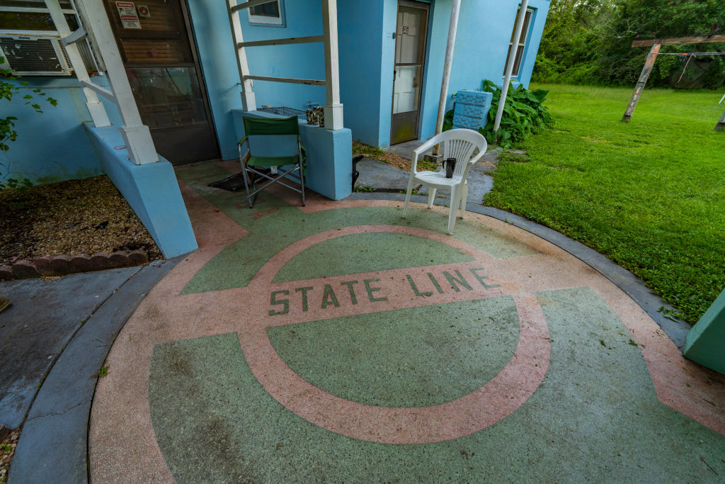 Georgia and Florida State Border through 2 houses in each state. (Photo by: Joe Sohm/Visions of America/Universal Images Group via Getty Images)