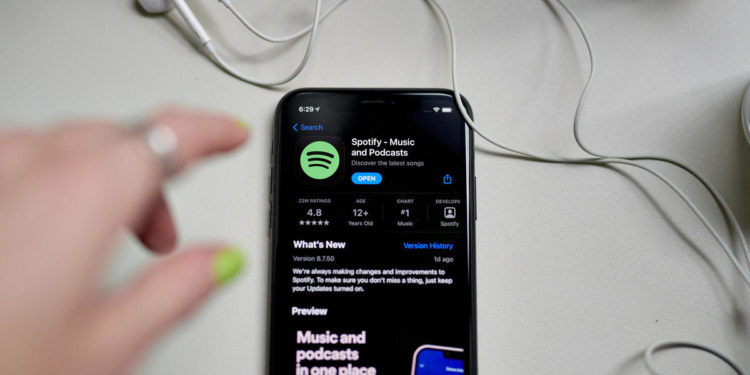 Spotify-is-latest-big-tech-company-to-slash-jobs-750x375